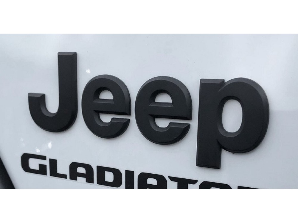 Mopar "Jeep" Emblem Kotflügel vorne in Mattschwarz | Jeep Wrangler JL | Jeep Gladiator JT